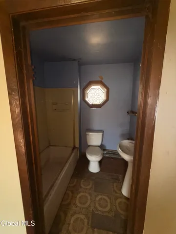 $149,900 | 136 Hudson River Road, Waterford, NY 12188