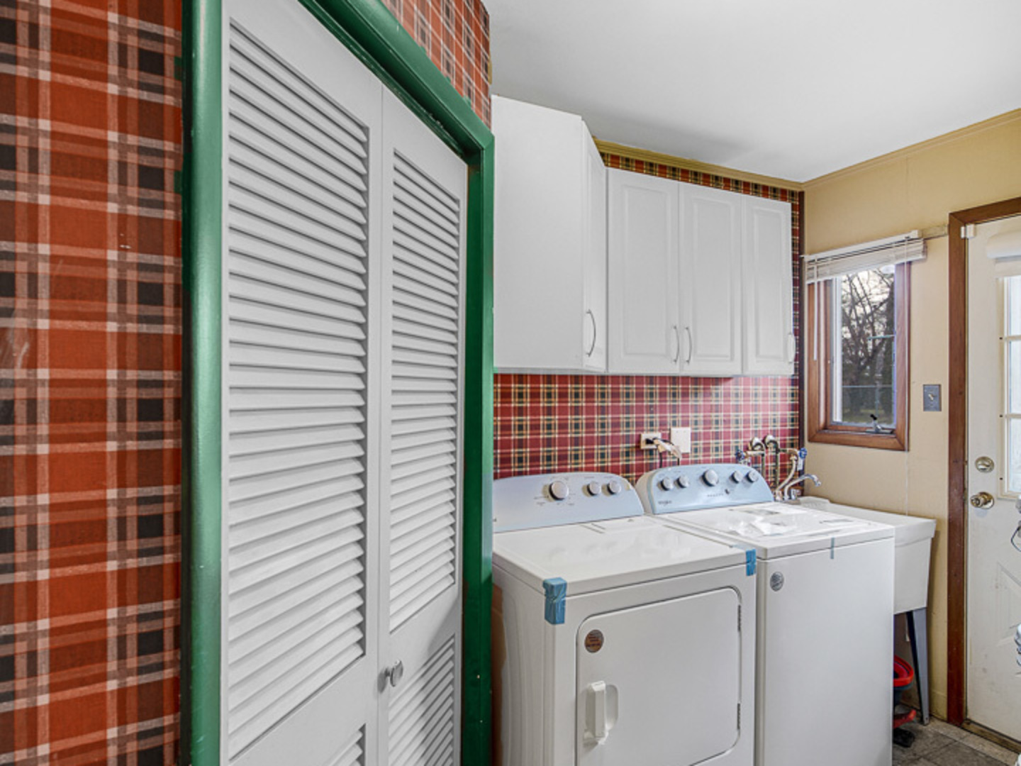 269 Blackhawk Drive Park Forest, IL 60466 - Photo 13 of 21 a utility room with dryer and washer