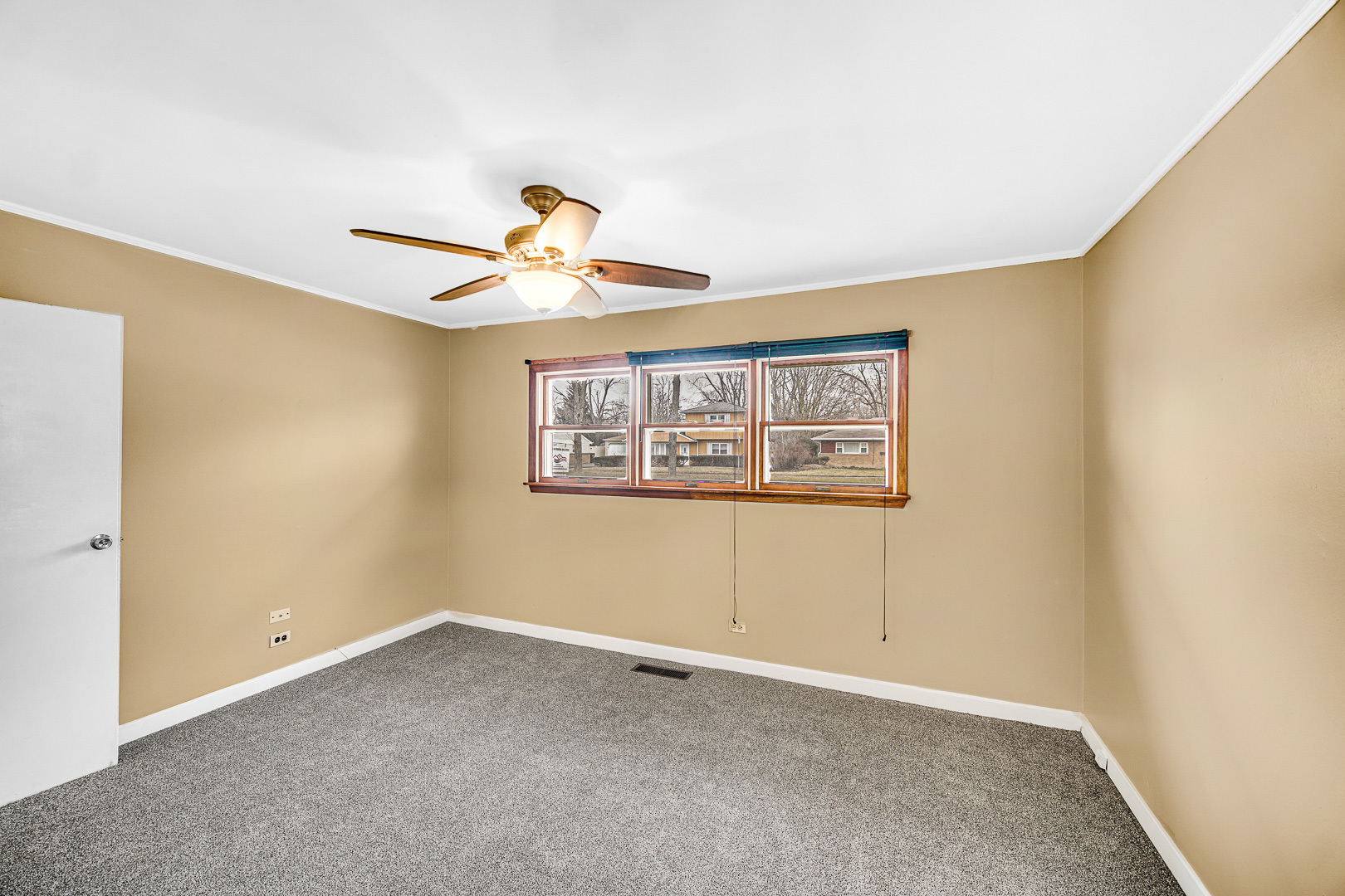 269 Blackhawk Drive Park Forest, IL 60466 - Photo 15 of 21 an empty room with windows and ceiling fan
