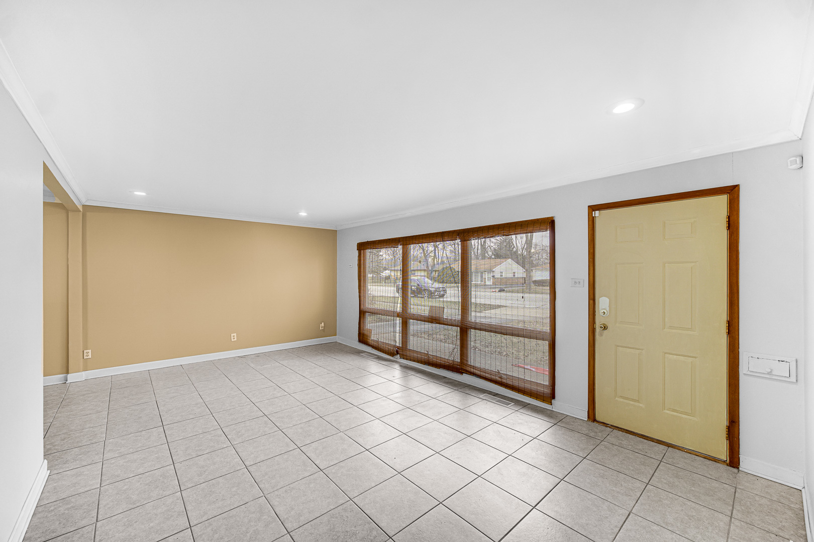 269 Blackhawk Drive Park Forest, IL 60466 - Photo 6 of 21 an empty room with windows