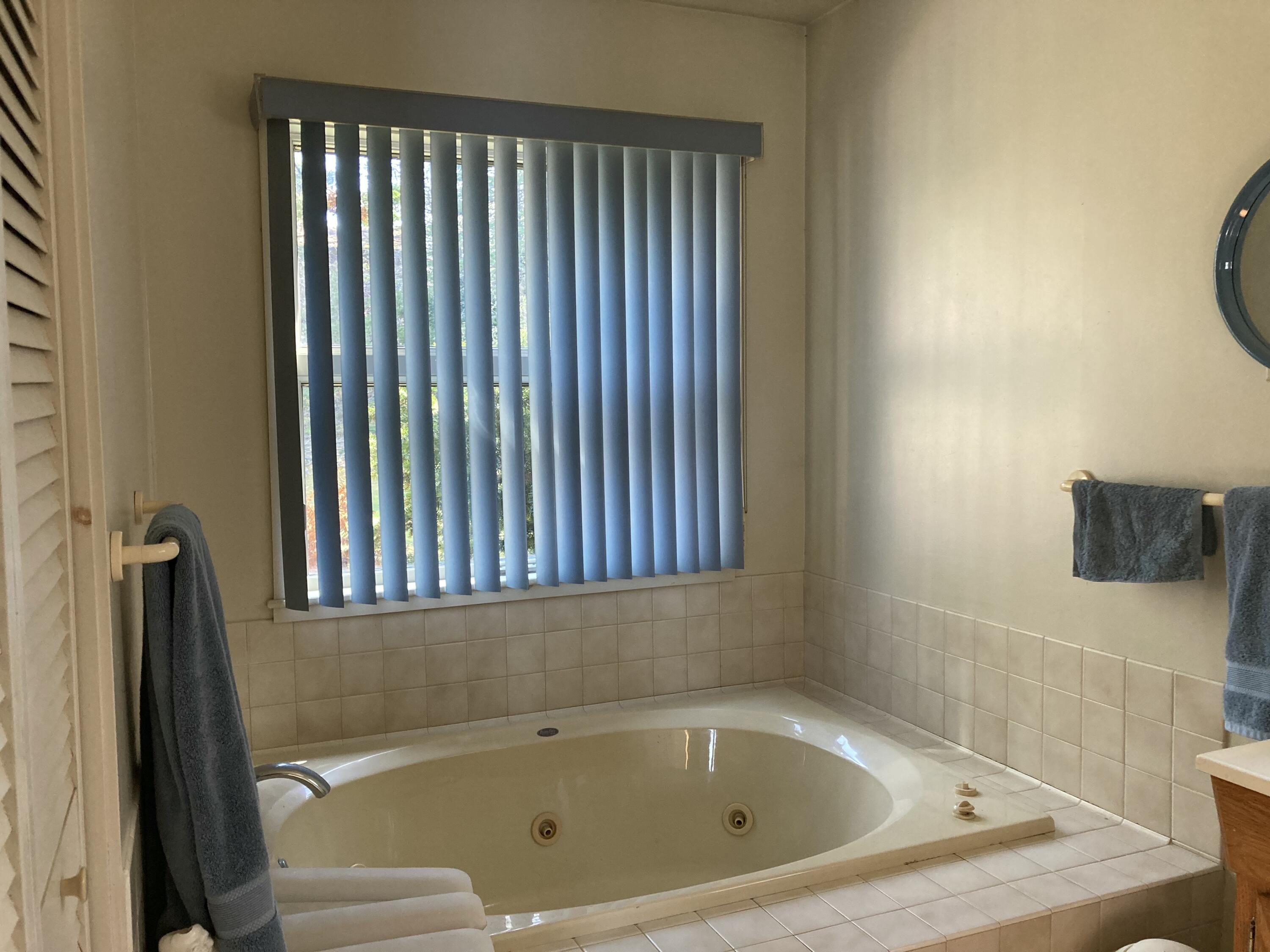 32 Taunton Keep Hancock, ME 04640 - Photo 14 of 25 Primary full bath with jet tub.