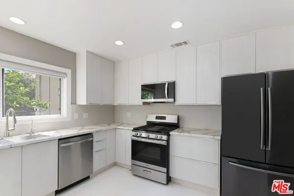 $7,200 | 1112 South Highland Avenue, Los Angeles, CA 90019