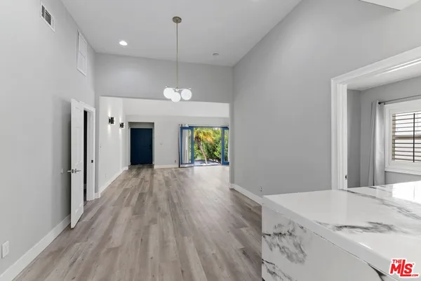 $7,200 | 1112 South Highland Avenue, Los Angeles, CA 90019