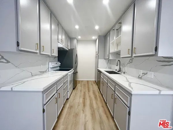 $2,700 | 1750 Camino Palmero Street, Unit 542, Los Angeles, CA 90046