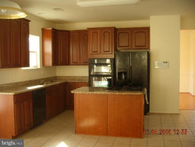 2801 Tree View Way Fort Washington, MD 20744 - Photo 3 of 18 Kitchen