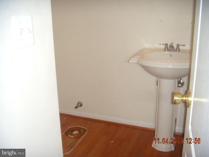 2801 Tree View Way Fort Washington, MD 20744 - Photo 7 of 18 Half Bath 1