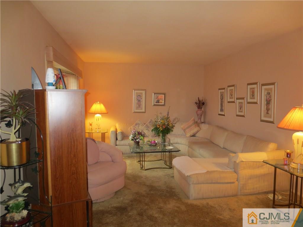 68 Rieder Road Edison, NJ 08817 - Photo 3 of 11 Gallery Image 3