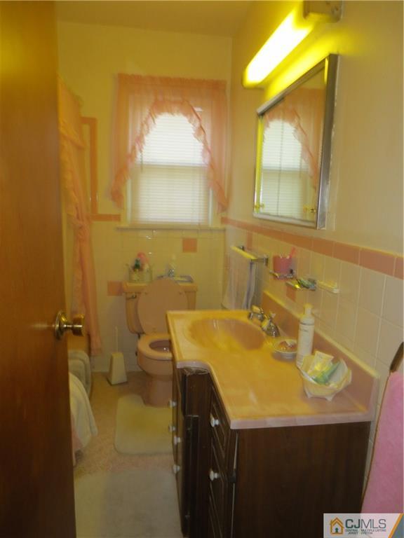 68 Rieder Road Edison, NJ 08817 - Photo 7 of 11 Gallery Image 7