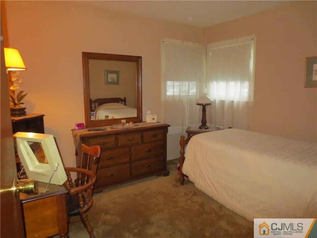 68 Rieder Road Edison, NJ 08817 - Photo 8 of 11 Gallery Image 8