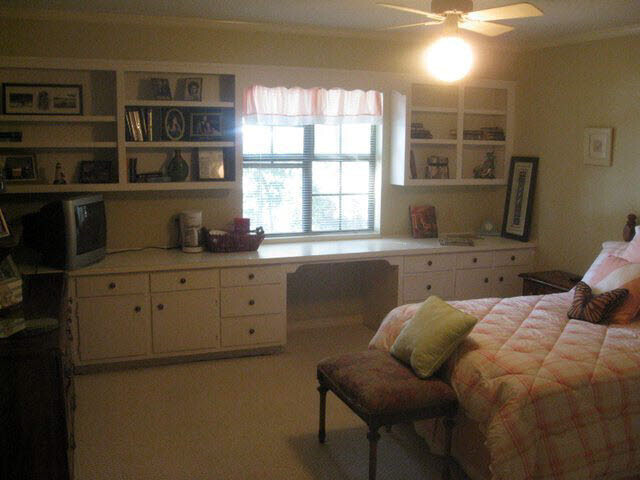 319 Whiting Court Daphne, AL 36526 - Photo 16 of 23 Guest Bedroom 2 with Built-Ins