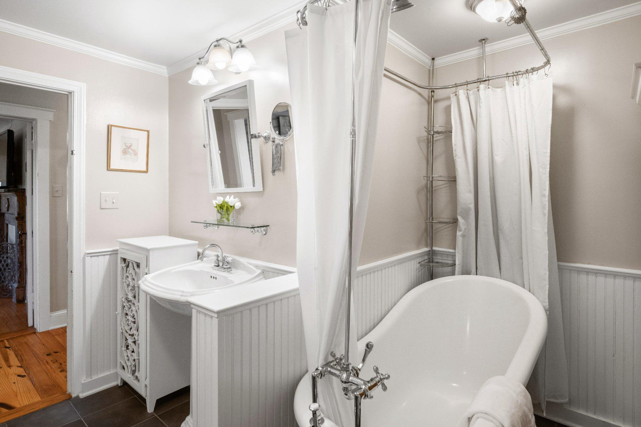 18101 Cattail Road Poolesville, MD 20837 - Photo 56 of 79 Hallway bath #2 with English soaker tub/shower