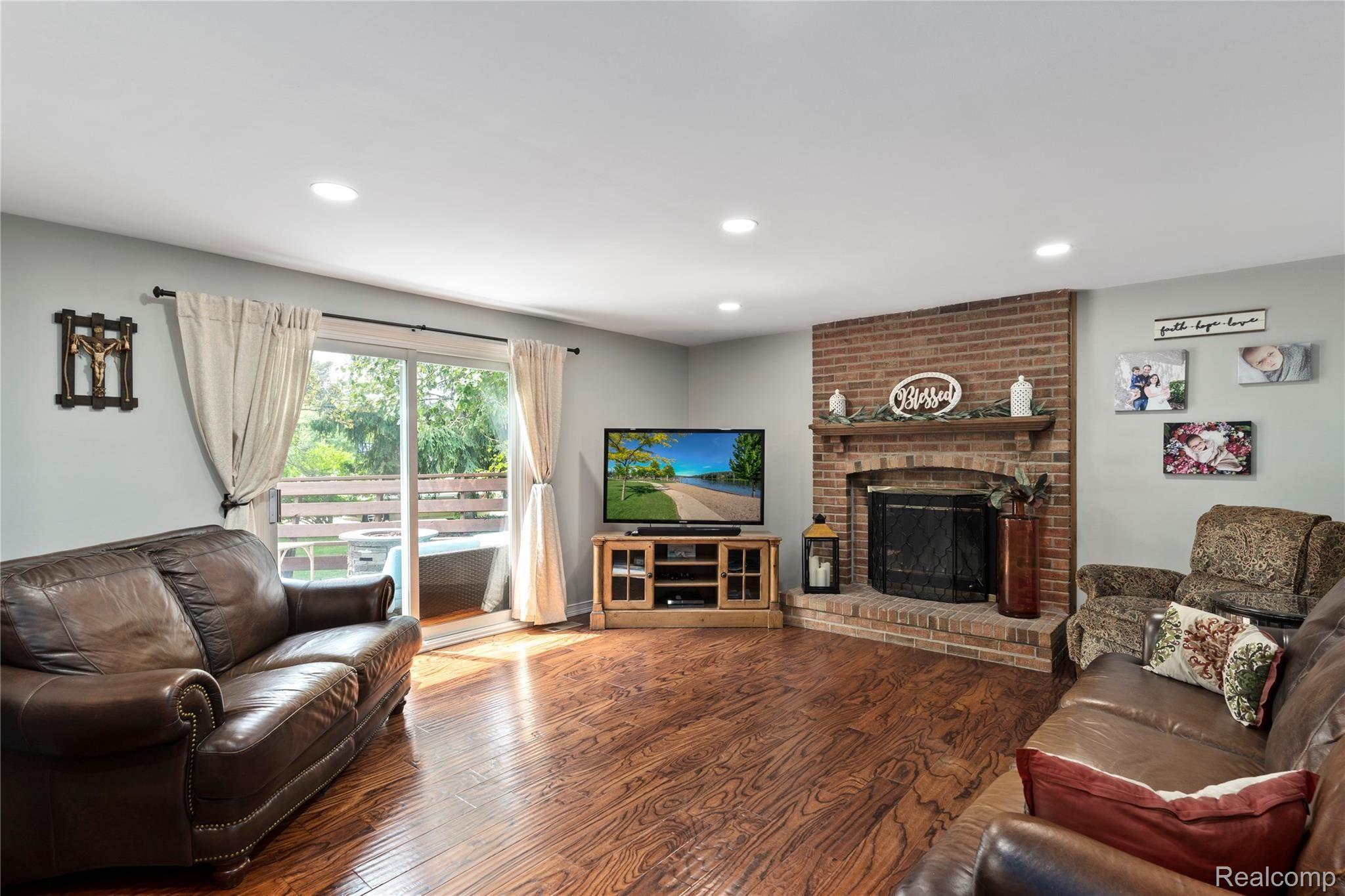 24595 Jamestowne Road Novi, MI 48375 - Photo 6 of 34 DSC09972.jpg