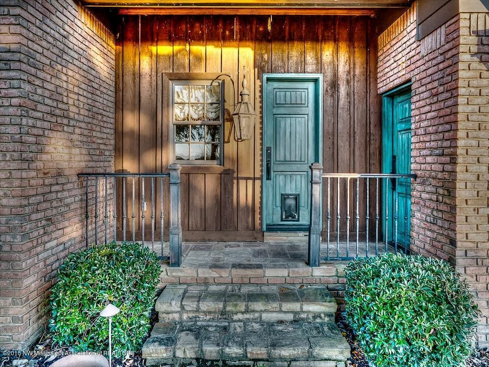 1407 Ranch Drive Senatobia, MS 38668 - Photo 14 of 65 Friends Entry Close
