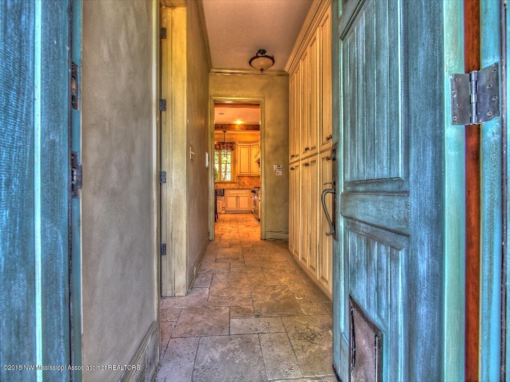 1407 Ranch Drive Senatobia, MS 38668 - Photo 15 of 65 Friends Entrance 2