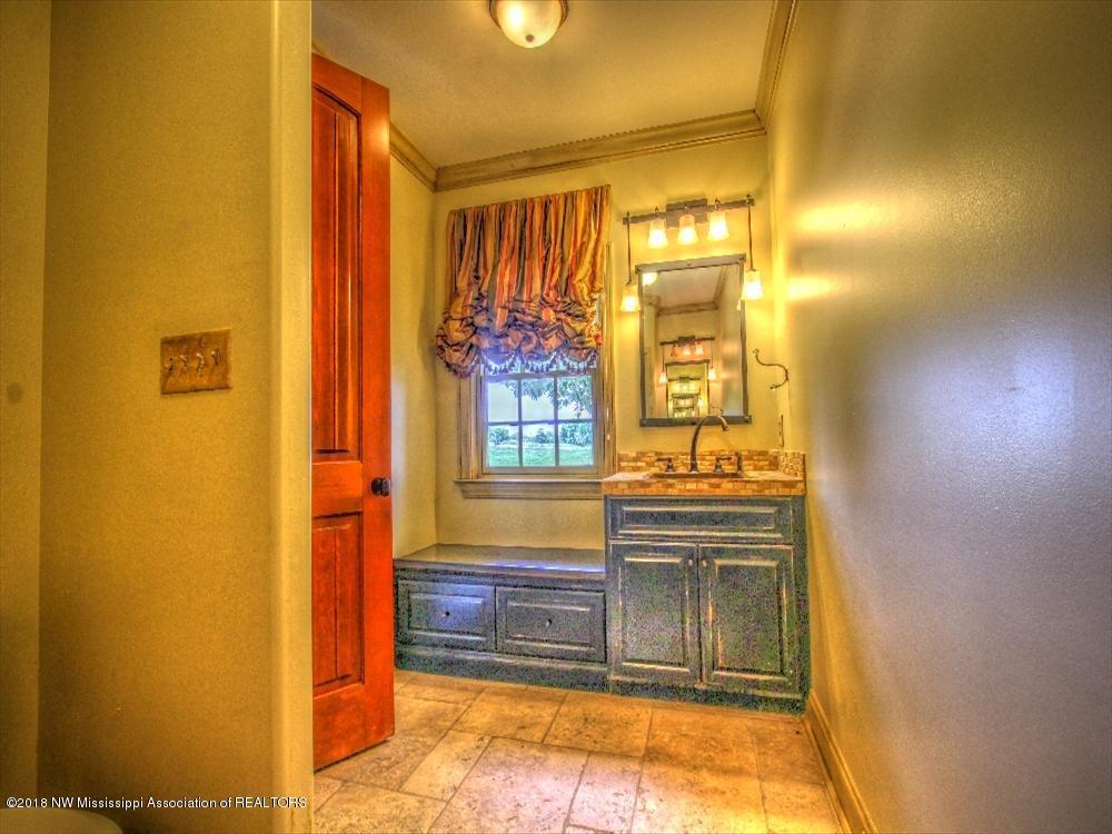 1407 Ranch Drive Senatobia, MS 38668 - Photo 30 of 65 Full Bath Down Mud Room