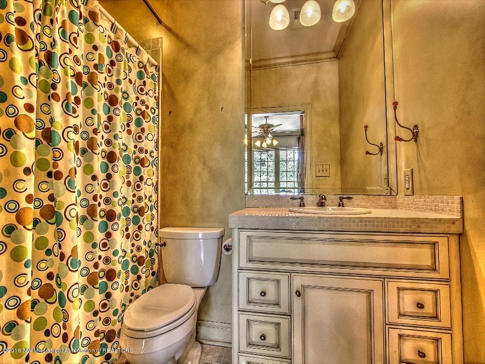 1407 Ranch Drive Senatobia, MS 38668 - Photo 45 of 65 Addtl Bathroom Up