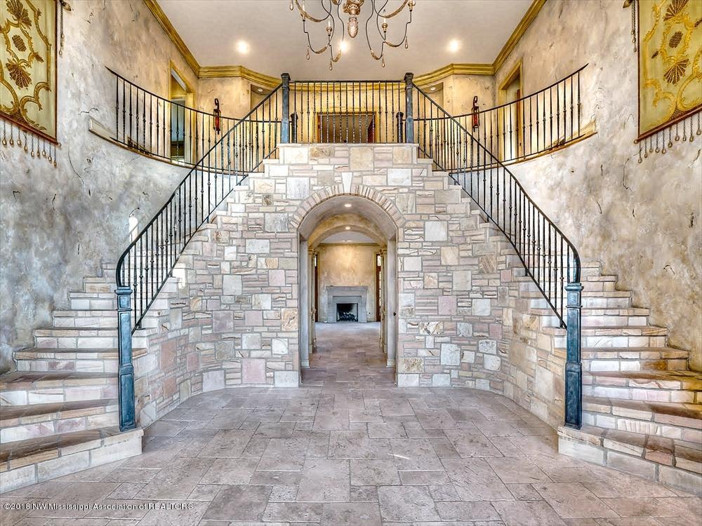 1407 Ranch Drive Senatobia, MS 38668 - Photo 8 of 65 Foyer
