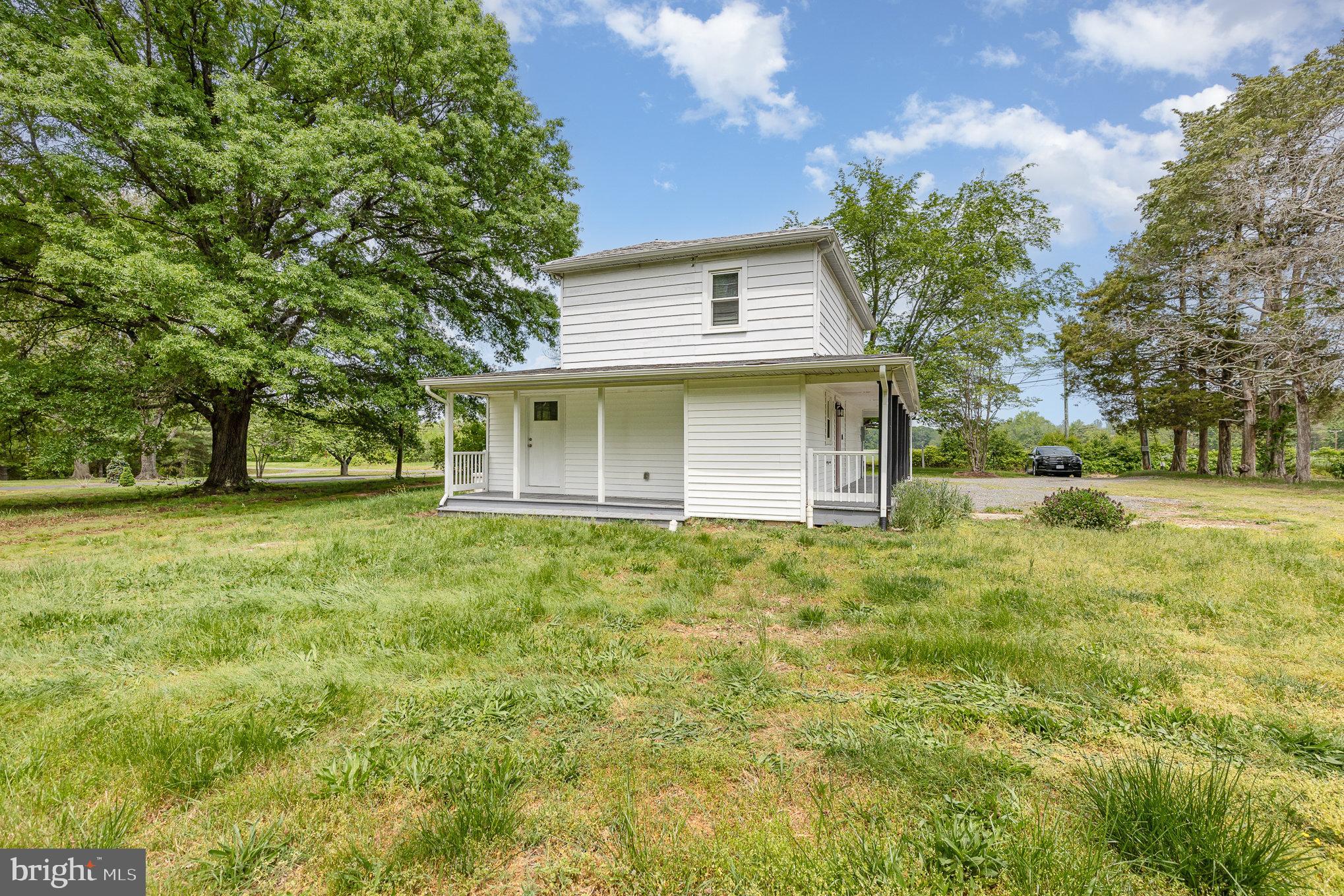 1030 White Oak Road Fredericksburg, VA 22405 - Photo 22 of 25 a backyard of a house with lots of green space