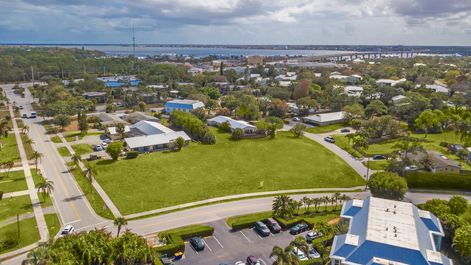933-943 Northwest Spruce Ridge Drive Stuart, FL 34994 - Photo 5 of 6 an aerial view of tennis court