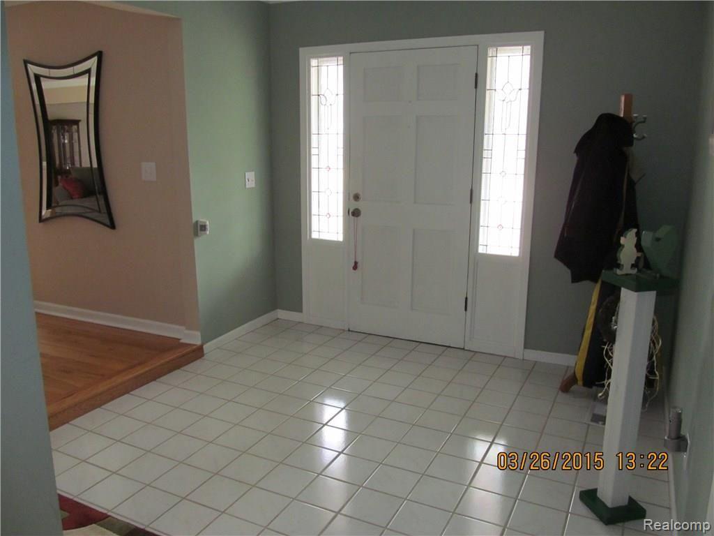 25601 Branchaster Road Farmington Hills, MI 48336 - Photo 2 of 23