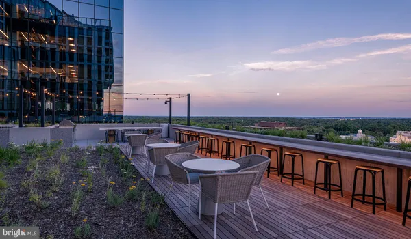 $2,176 | 4710 Elm Street, Unit 0BW0902, Bethesda, MD 20814