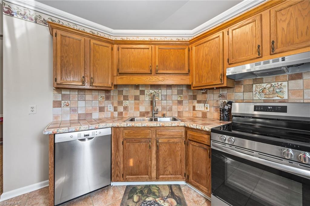 3922 Landover Drive High Point, NC 27265 - Photo 15 of 34