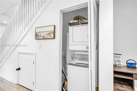 $4,000 | 170 Northwest 158th Street, Unit 2, Miami, FL 33169