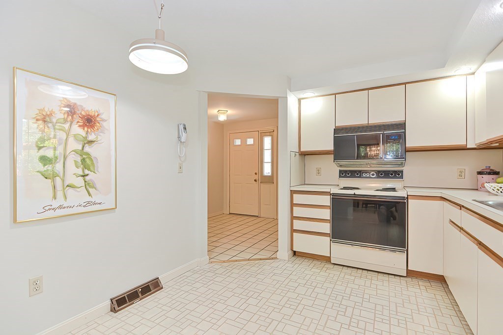 31 Shaw Farm Road, Unit 31 Canton, MA 02021 - Photo 7 of 31