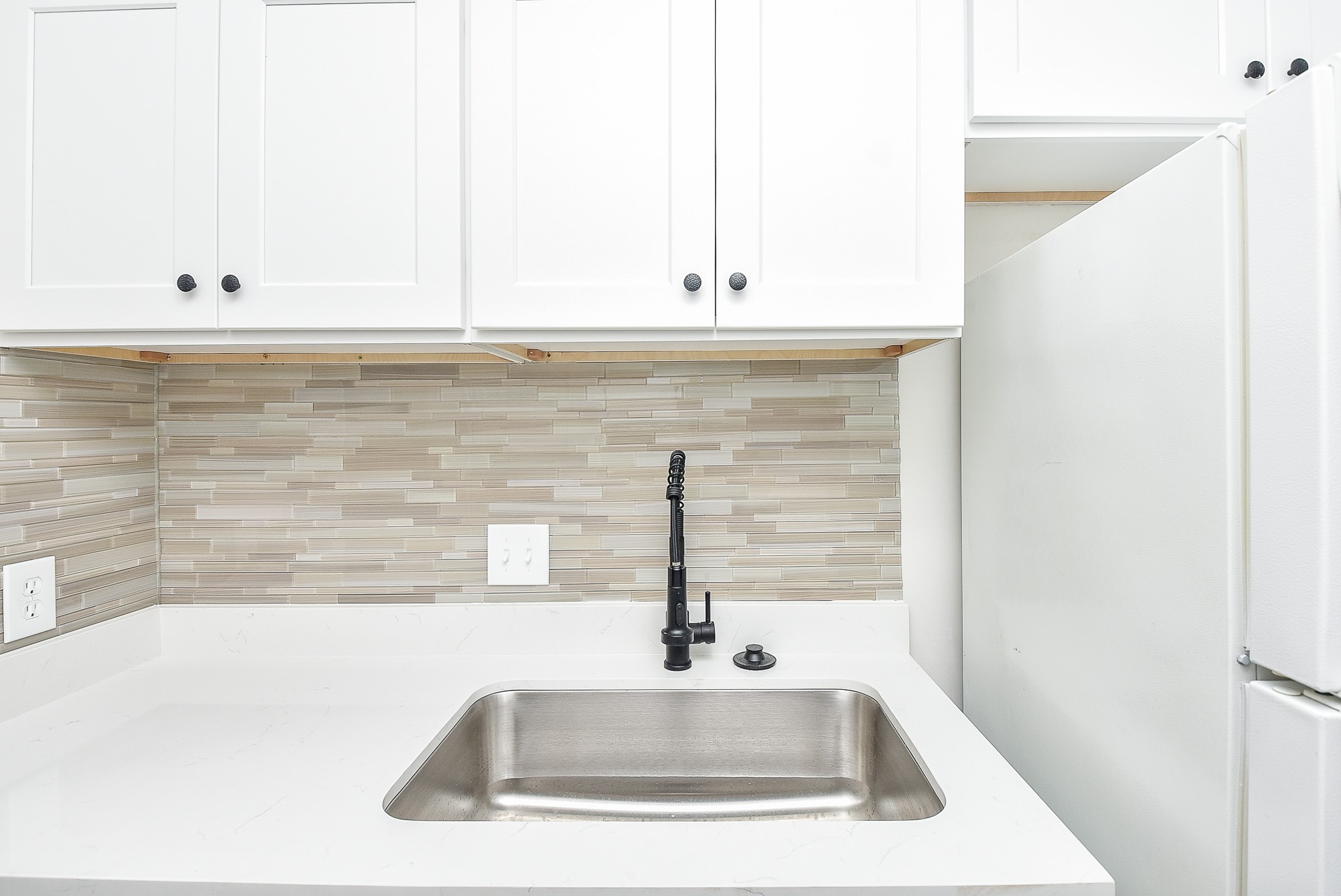 3644 Ocee Street Houston, TX 77063 - Photo 18 of 32 a close view of sink