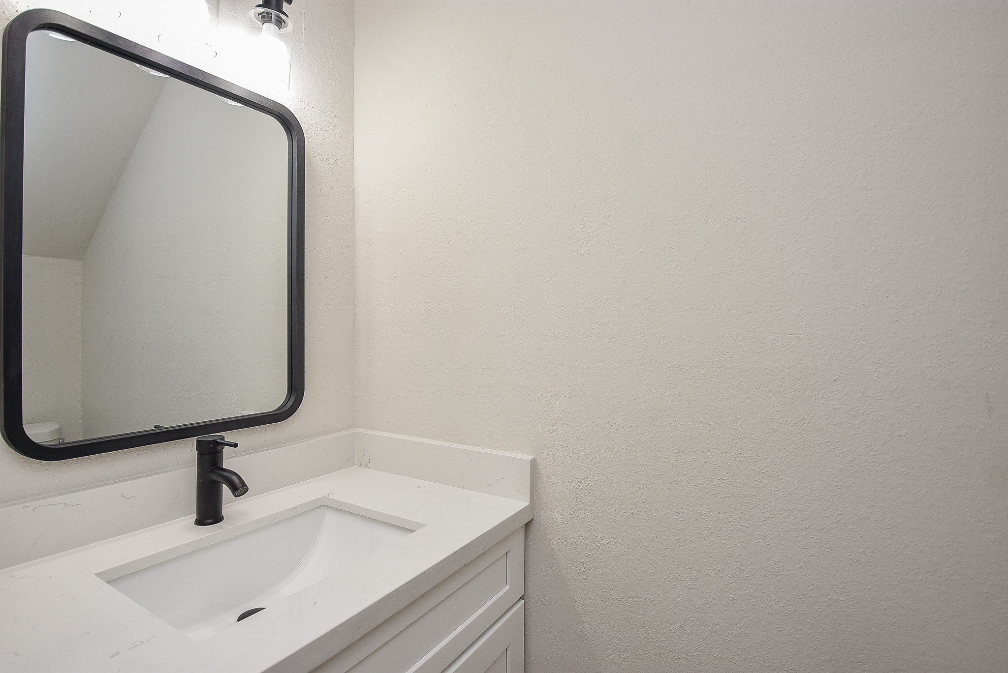 3644 Ocee Street Houston, TX 77063 - Photo 10 of 32 a bathroom with a sink and a mirror