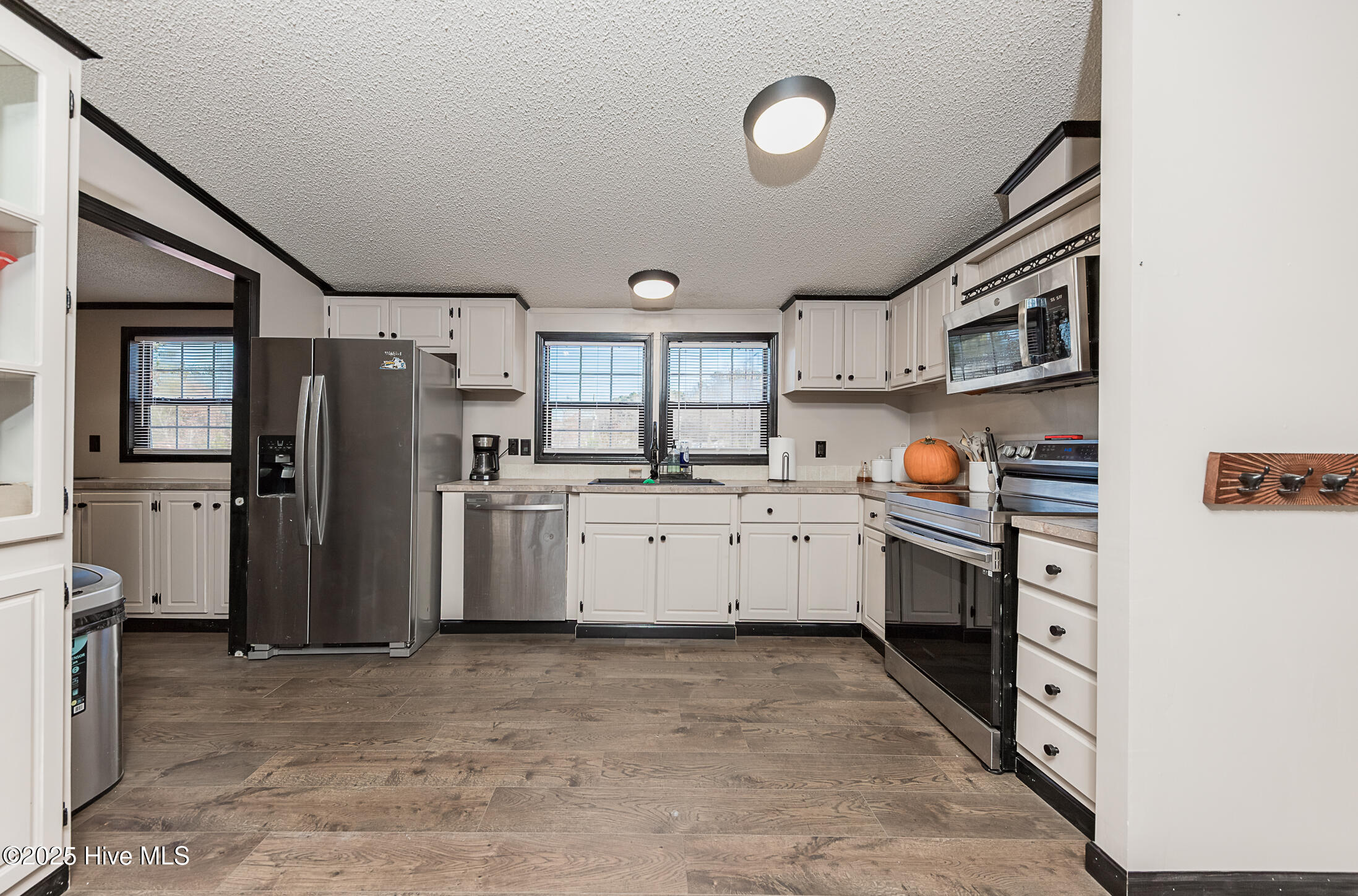 607 Maynard Boulevard Jacksonville, NC 28546 - Photo 17 of 66 17KITCHEN