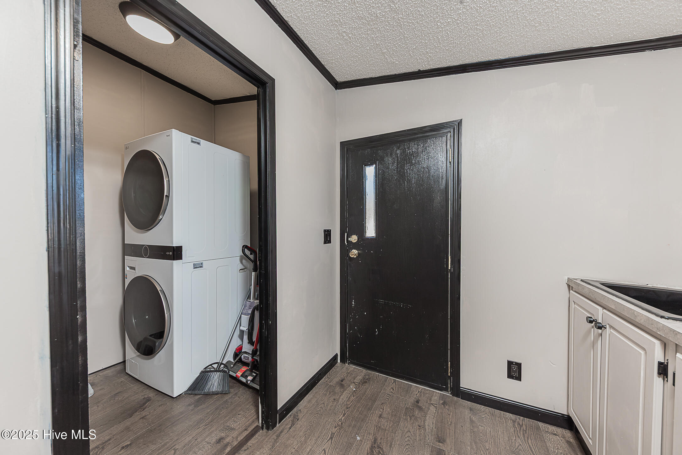 607 Maynard Boulevard Jacksonville, NC 28546 - Photo 22 of 66 22LAUNDRY