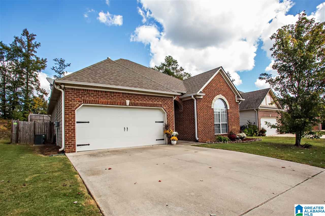 1040 Kerry Drive Calera, AL 35040 - Photo 4 of 40