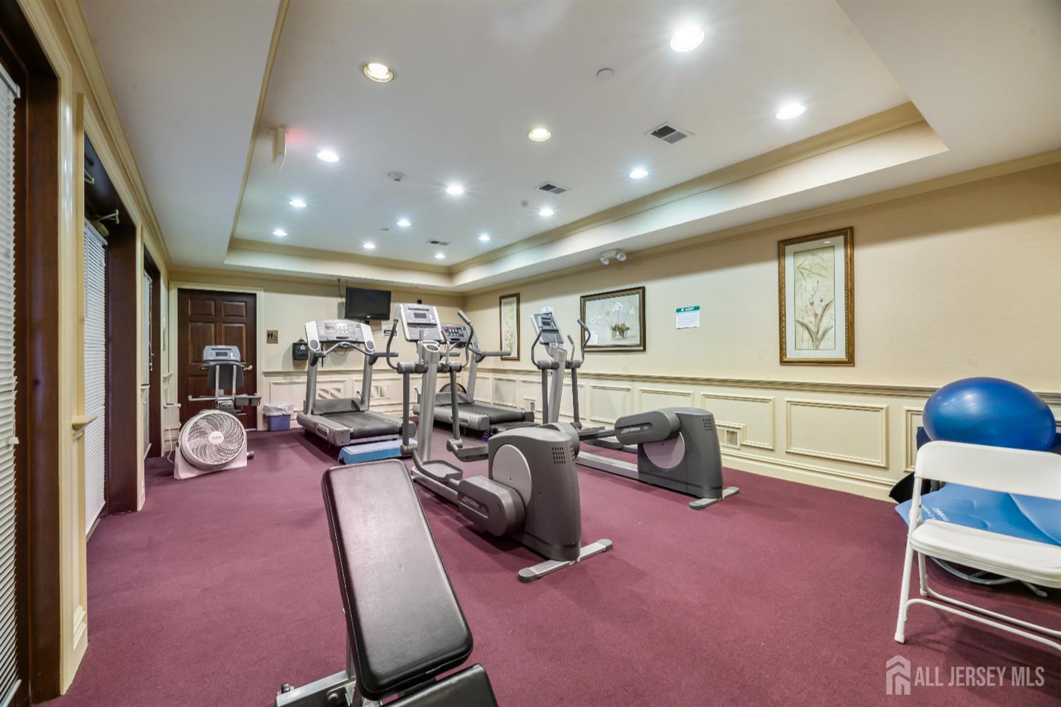 540 Cranbury Road, Unit 104 East Brunswick, NJ 08816 - Photo 31 of 43 a living room with furniture gym equipment and a large window