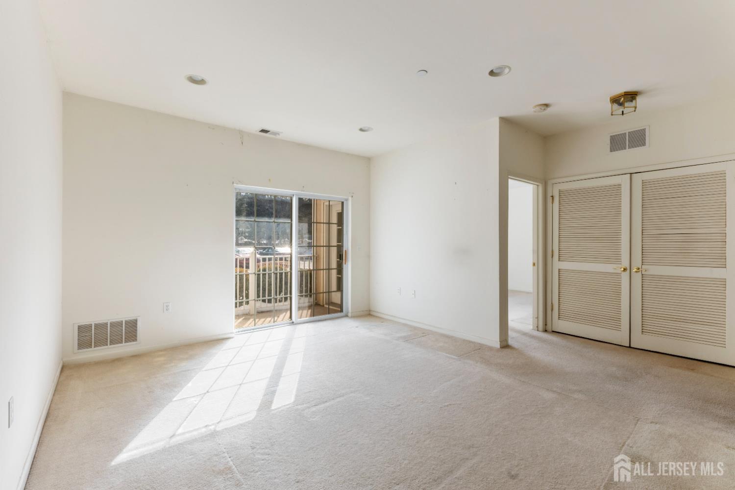 540 Cranbury Road, Unit 104 East Brunswick, NJ 08816 - Photo 8 of 43 a view of a livingroom with an empty space