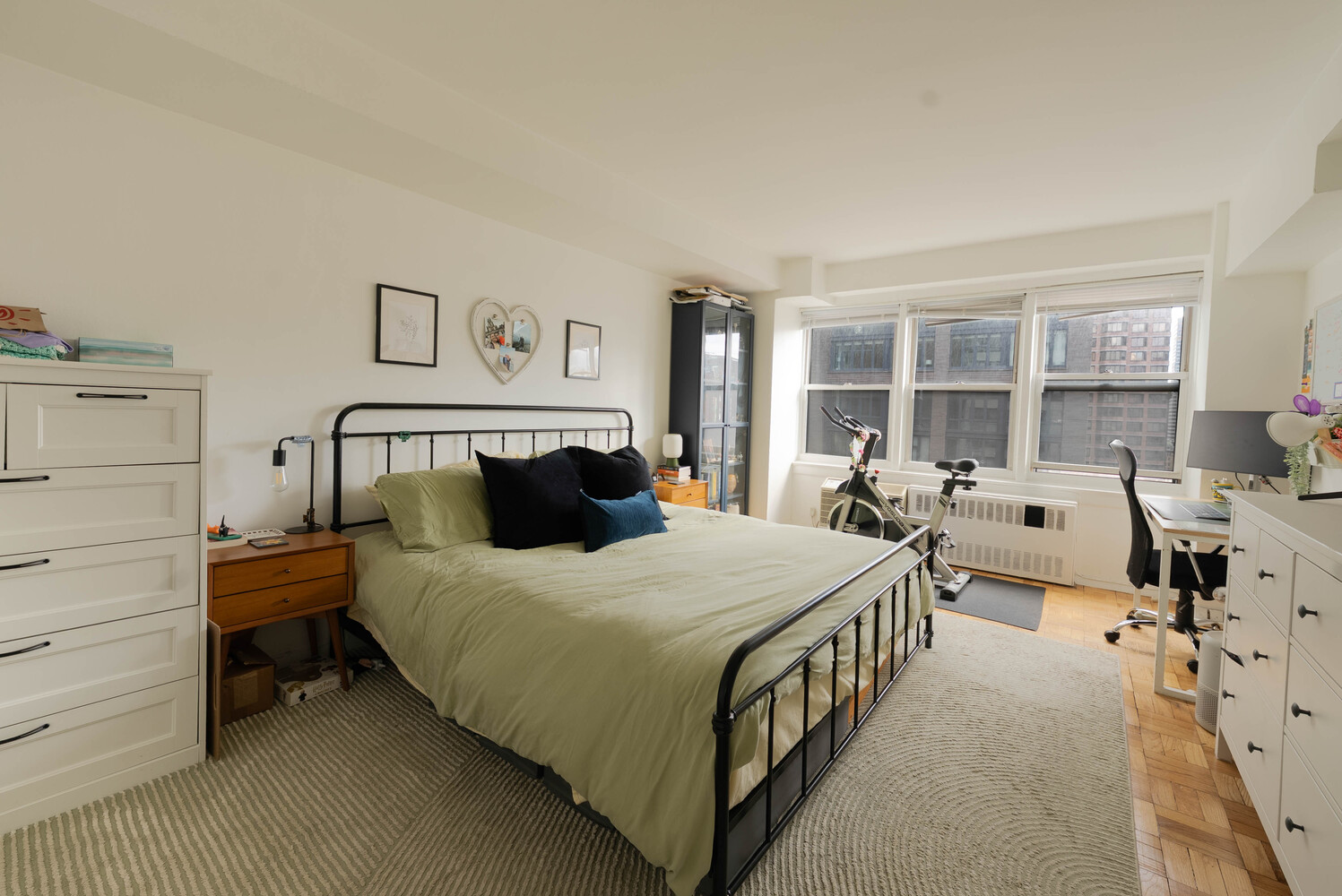 155 East 38th Street, Unit 15E Manhattan, NY 10016 - Photo 3 of 5 a bed room with a bed and a chair