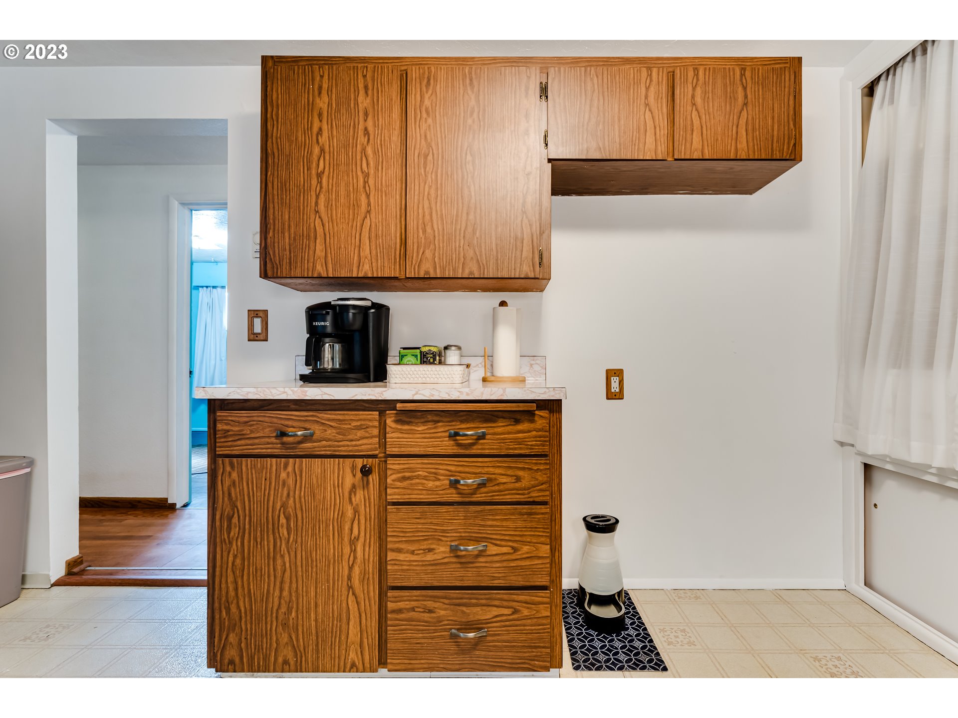 959 Laurelhurst Drive Eugene, OR 97402 - Photo 12 of 30 a bathroom with a sink and a mirror