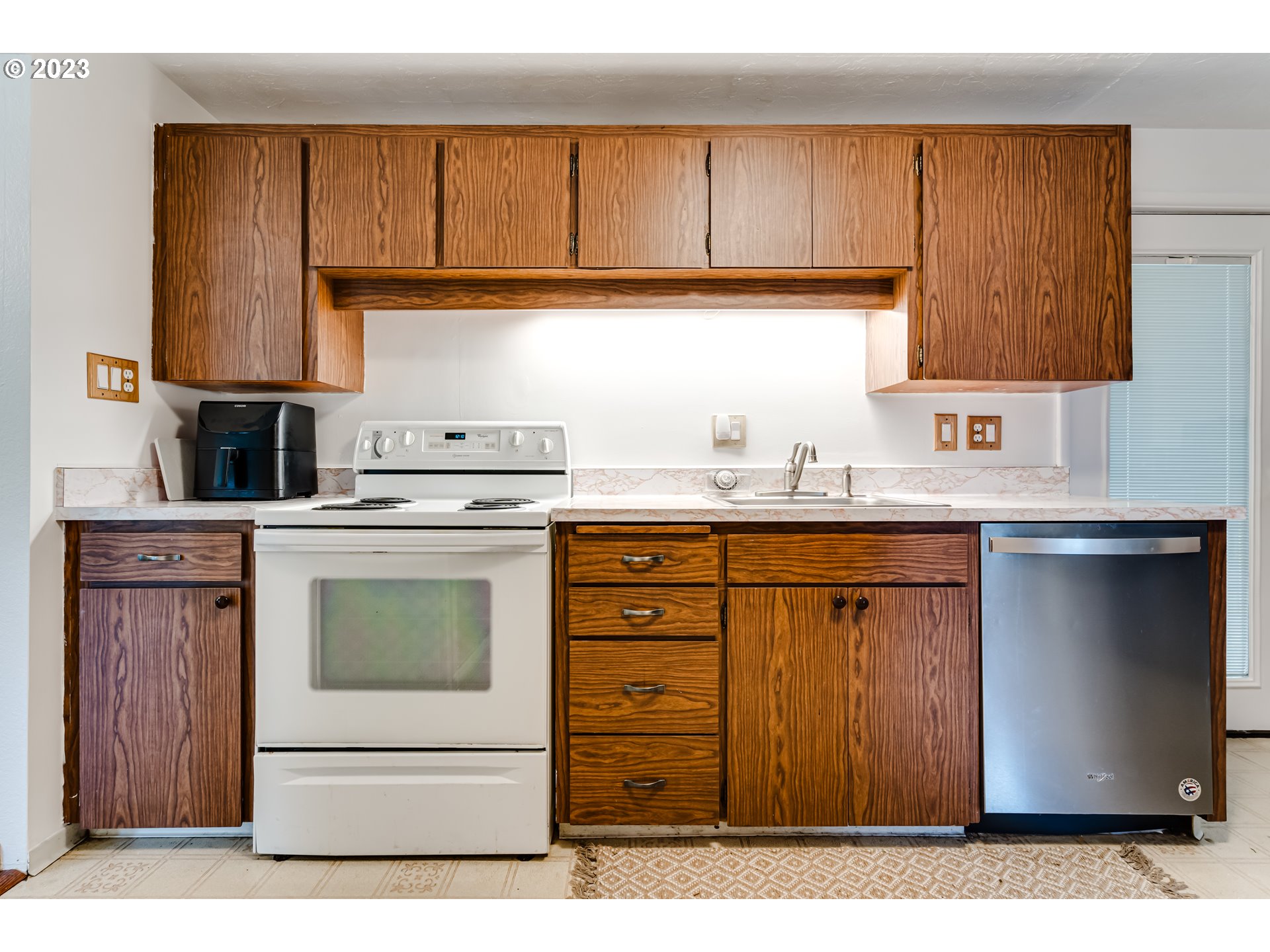 959 Laurelhurst Drive Eugene, OR 97402 - Photo 13 of 30 a kitchen with appliances cabinets and a sink