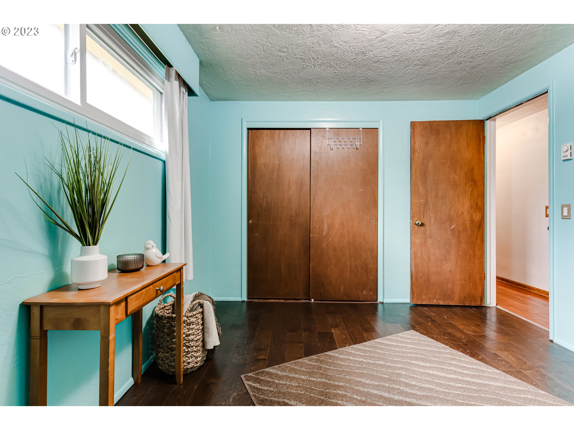959 Laurelhurst Drive Eugene, OR 97402 - Photo 20 of 30 a bathroom with a sink a mirror and a shower