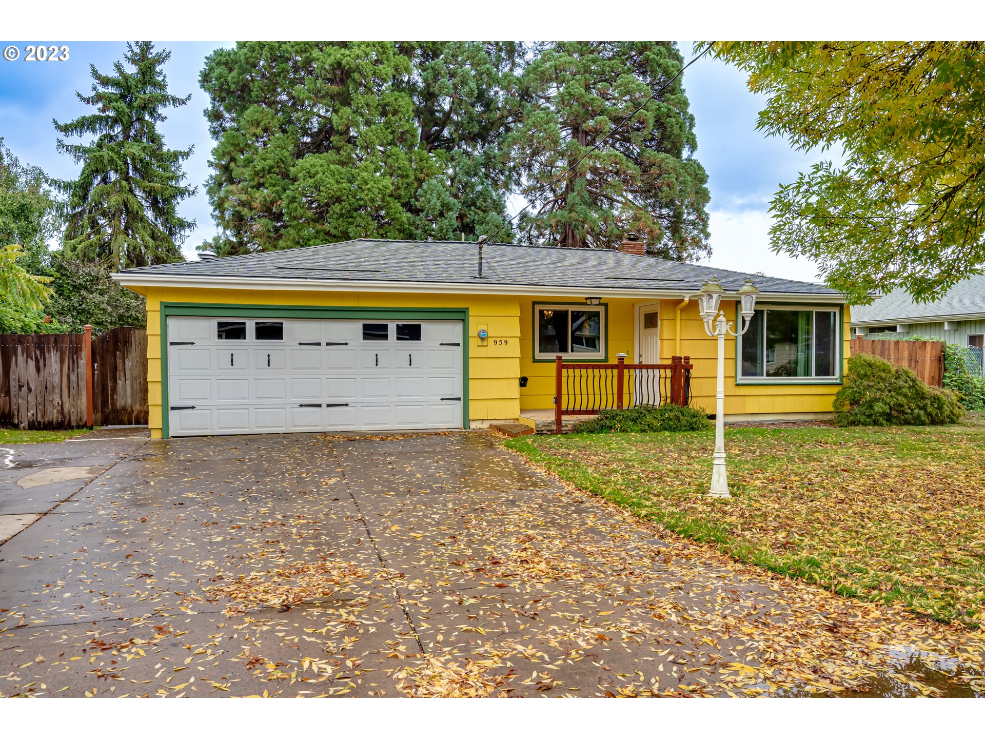 959 Laurelhurst Drive Eugene, OR 97402 - Photo 2 of 30 a view of a house with a yard