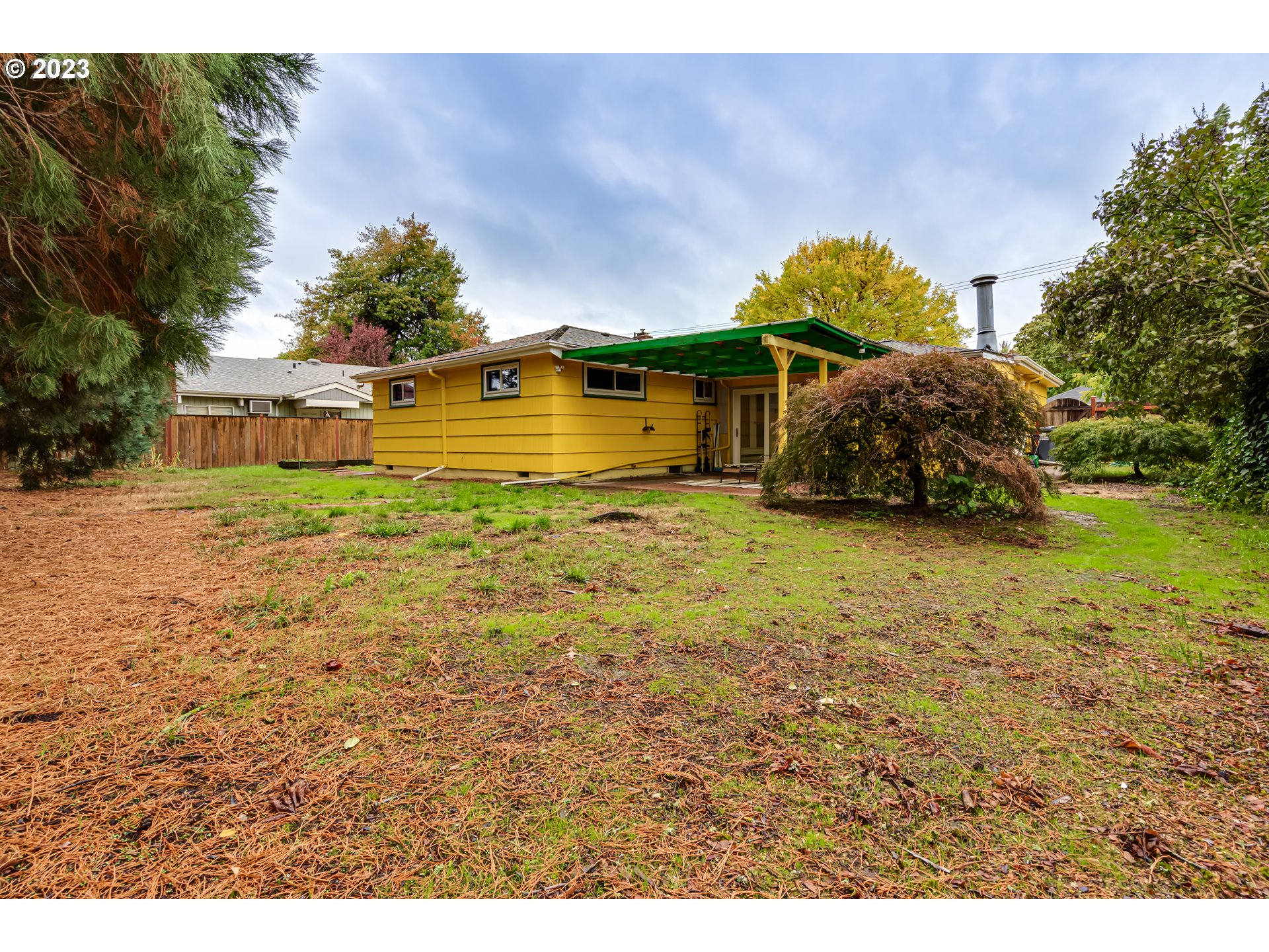 959 Laurelhurst Drive Eugene, OR 97402 - Photo 27 of 30 a view of a house with a yard