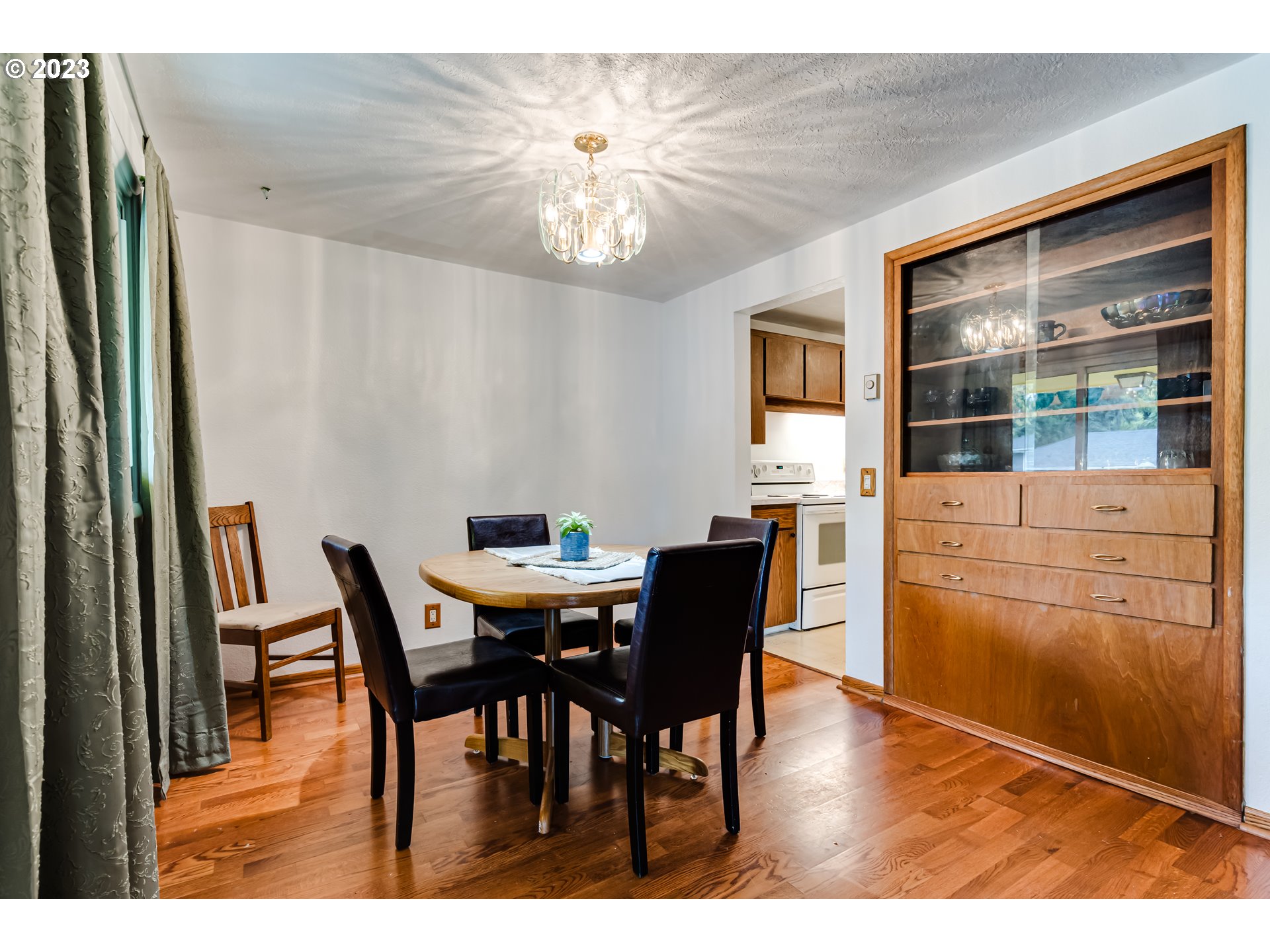 959 Laurelhurst Drive Eugene, OR 97402 - Photo 9 of 30 a view of a dining room with furniture and wooden floor