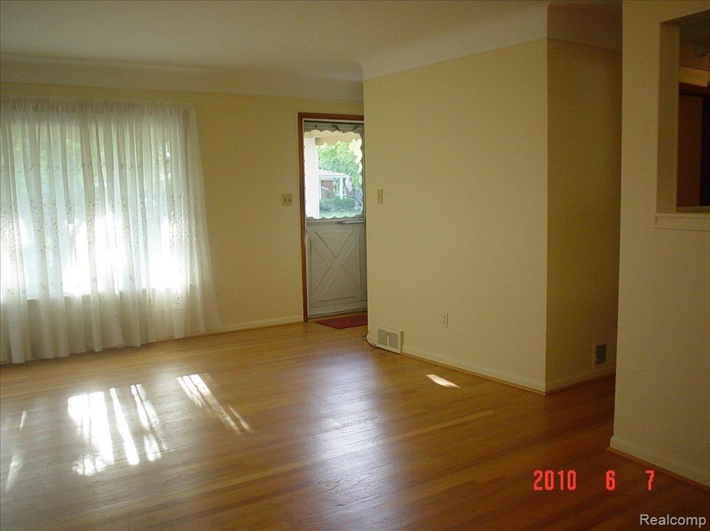 2001 Grange Road Trenton, MI 48183 - Photo 3 of 14 DSC06456