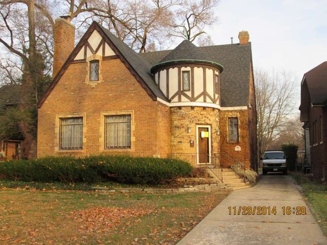 315 Selborne Road Riverside, IL 60546 - Photo 1 of 22 a front view of a house with a yard