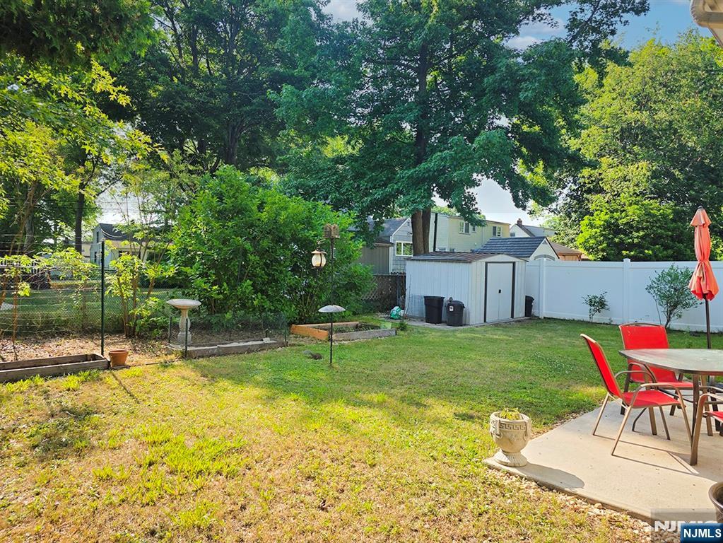 747 Brookside Road Rahway, NJ 07065 - Photo 7 of 41