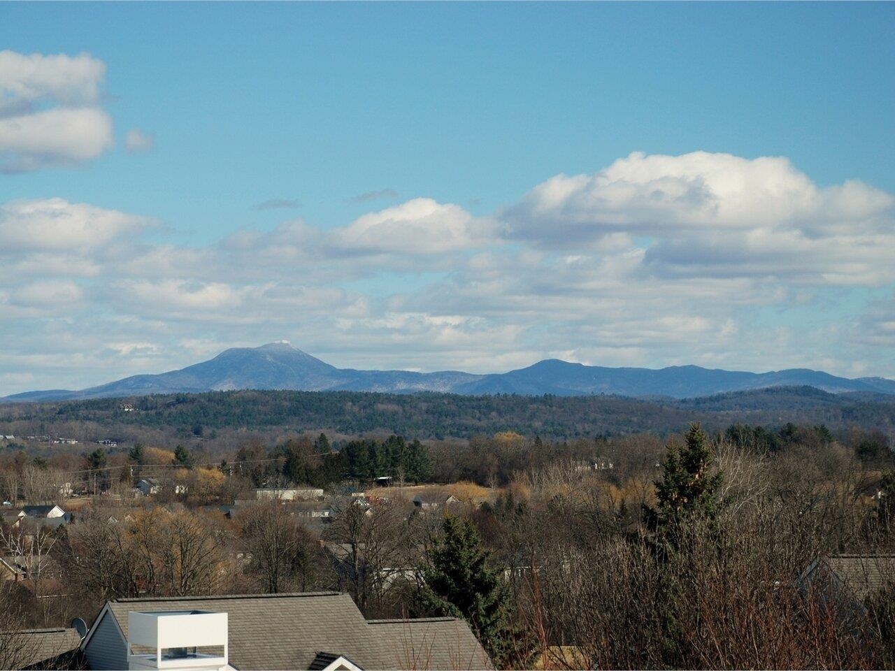 516 Golf Course Road South Burlington, VT 05403 - Photo 2 of 40
