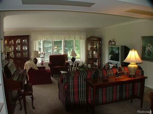 3915 Hedgerow Lane Rochester, MI 48306 - Photo 4 of 12 6