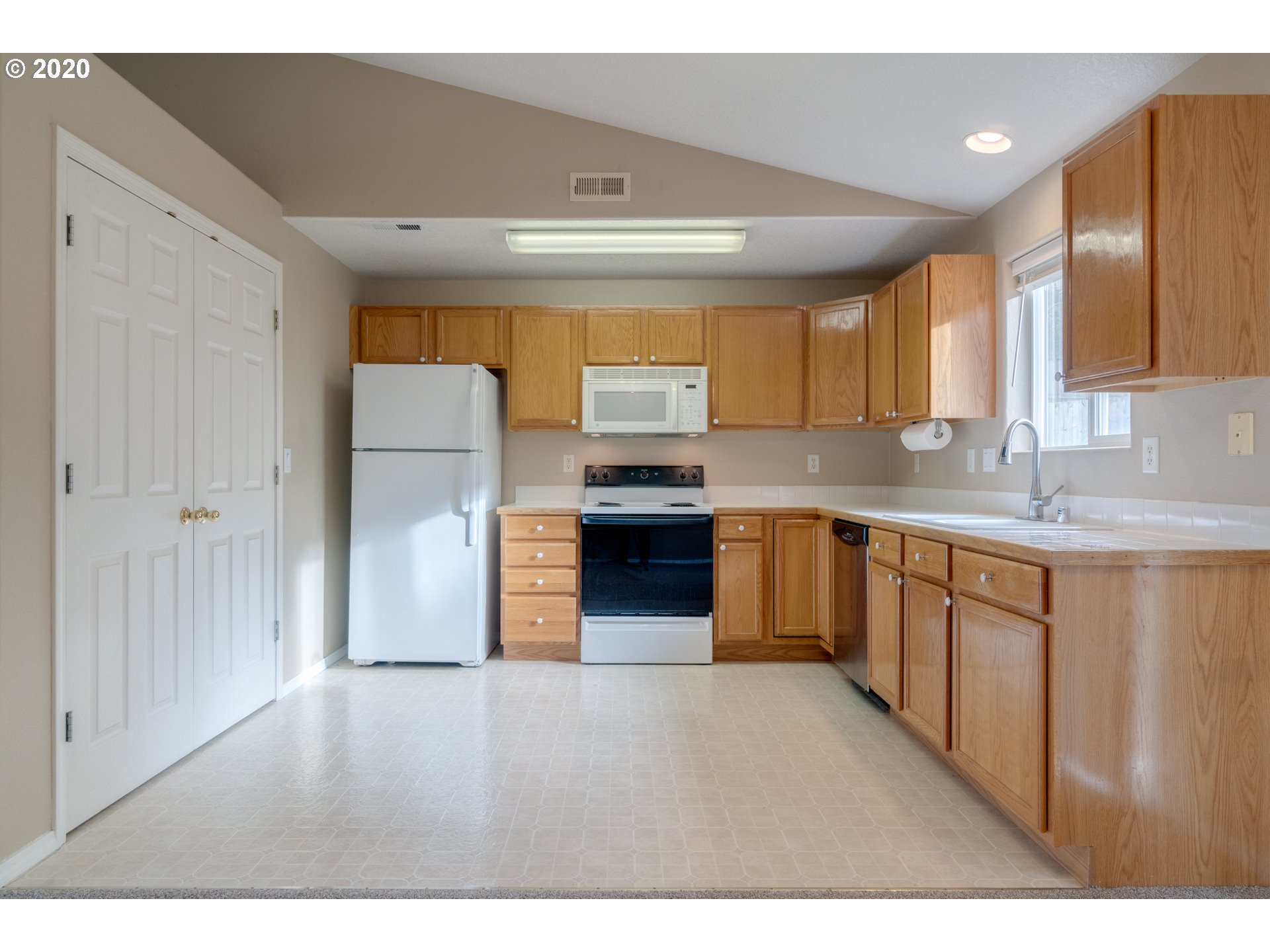 3330 Northwest Pacific Rim Drive Camas, WA 98607 - Photo 9 of 26 Gallery Image 9