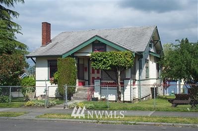 2401 Rockefeller Avenue Everett, WA 98201 - Photo 1 of 1 front view of a house with a porch