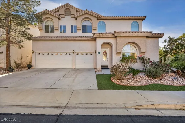 $650,000 | 2107 Eaglepath Circle, Henderson, NV 89074
